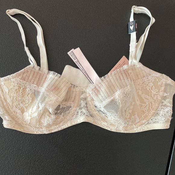 Push up with no padding Victoria’s Secret bra - Picture 1 of 8